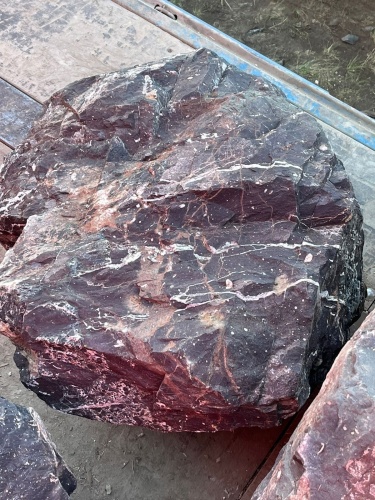 Камни для ландшафтного дизайна красно-фиолетовые 10-60 килограмм купить в Арамиле