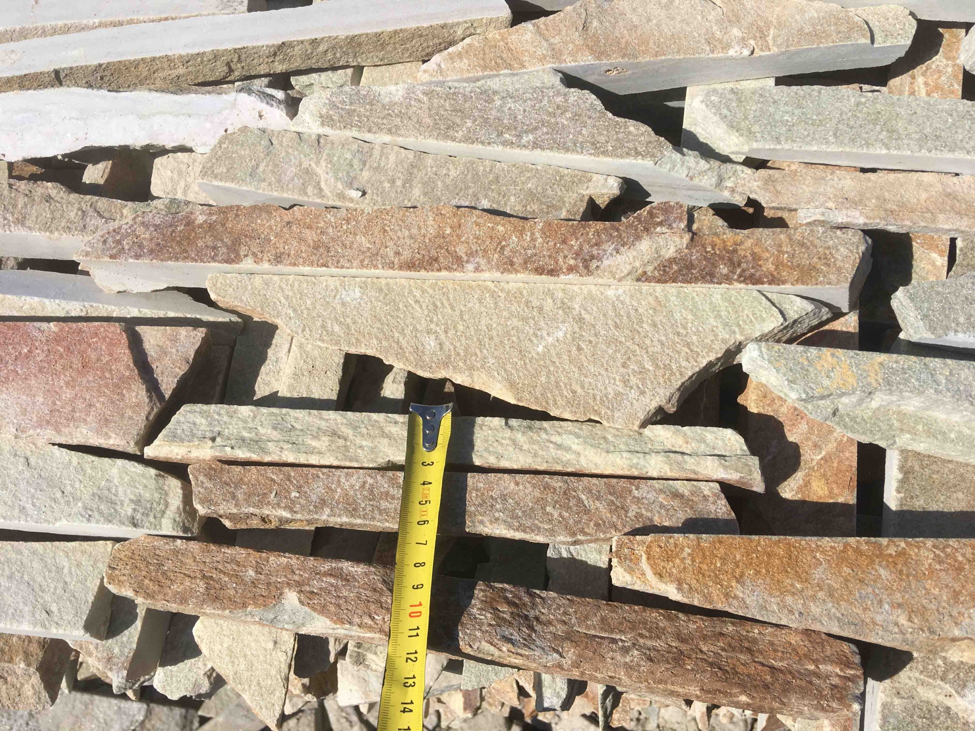 Горбушка златолит золотистый для облицовки купить в Арамиле