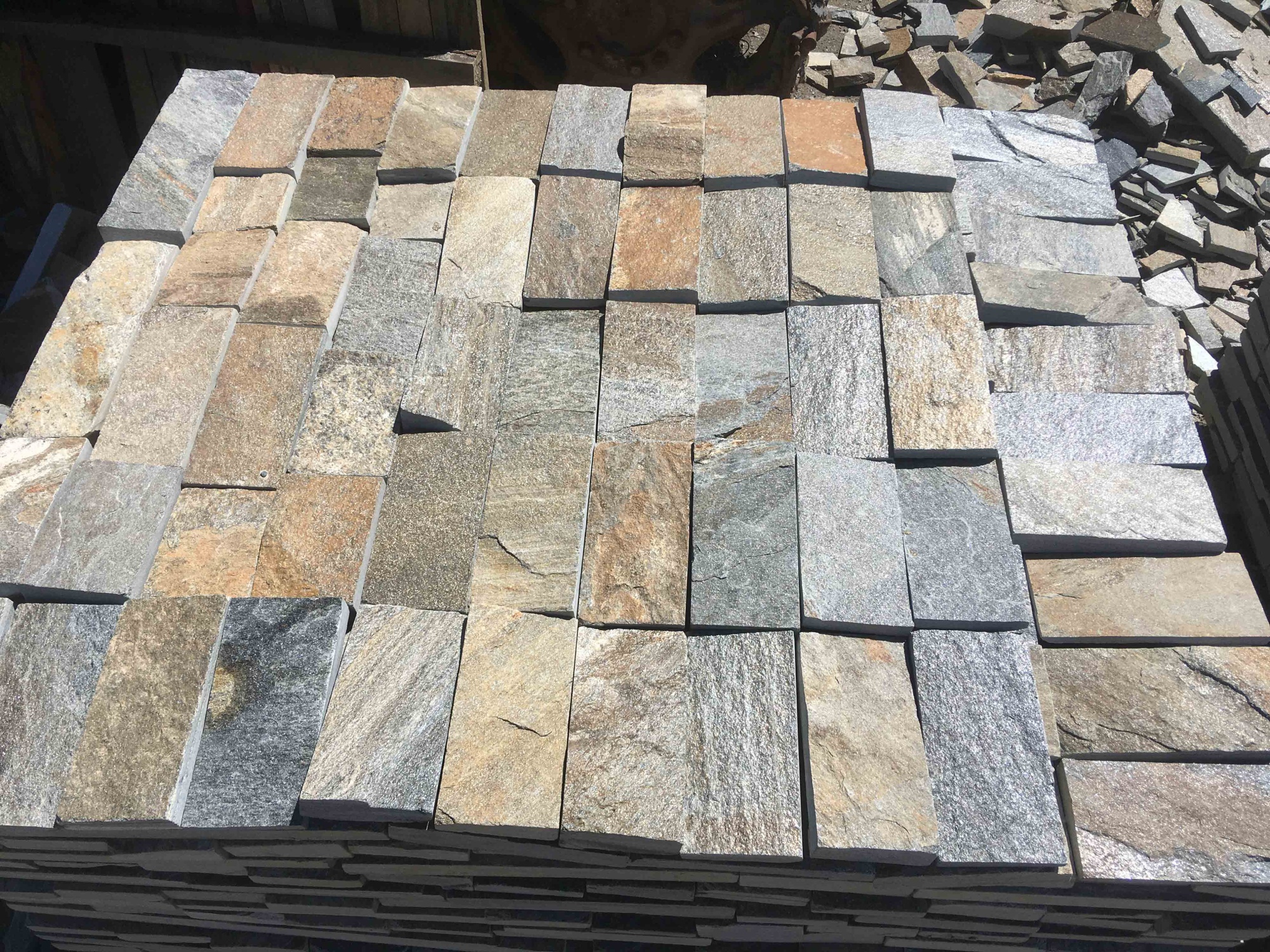 Плитка пилёная златолит Уральский для фасада купить в Арамиле