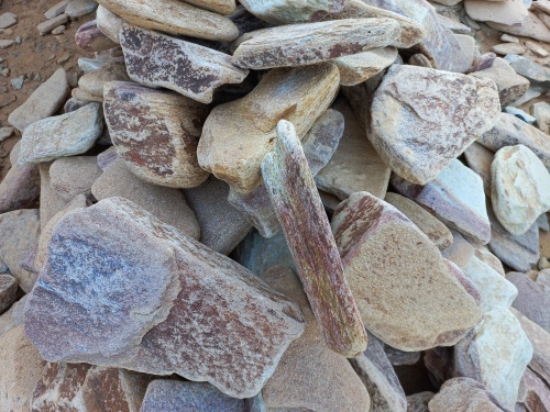 Златолит жёлтый, жёлто-зелёный глыбки и валуны для ланшафтного дизайна купить в Арамиле