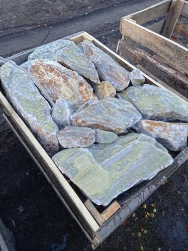 Златолит жёлтый, жёлто-зелёный глыбки и валуны для ланшафтного дизайна купить в Арамиле