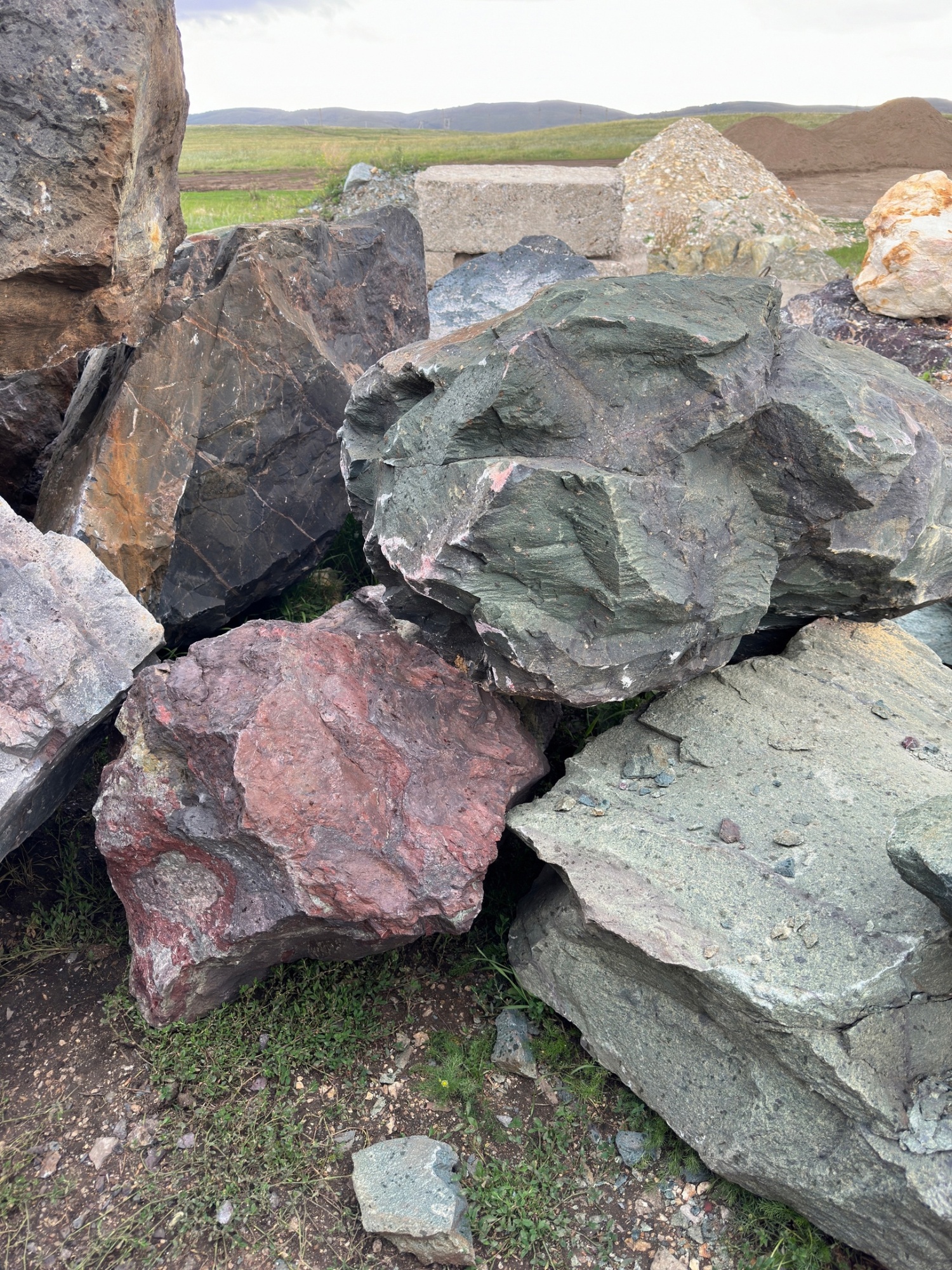 Камни для ландшафтного дизайна зелёные 10-60 килограмм купить в Арамиле