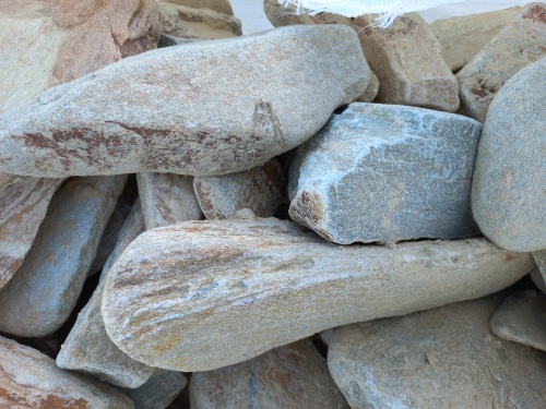 Златолит жёлтый, жёлто-зелёный глыбки и валуны для ланшафтного дизайна купить в Арамиле