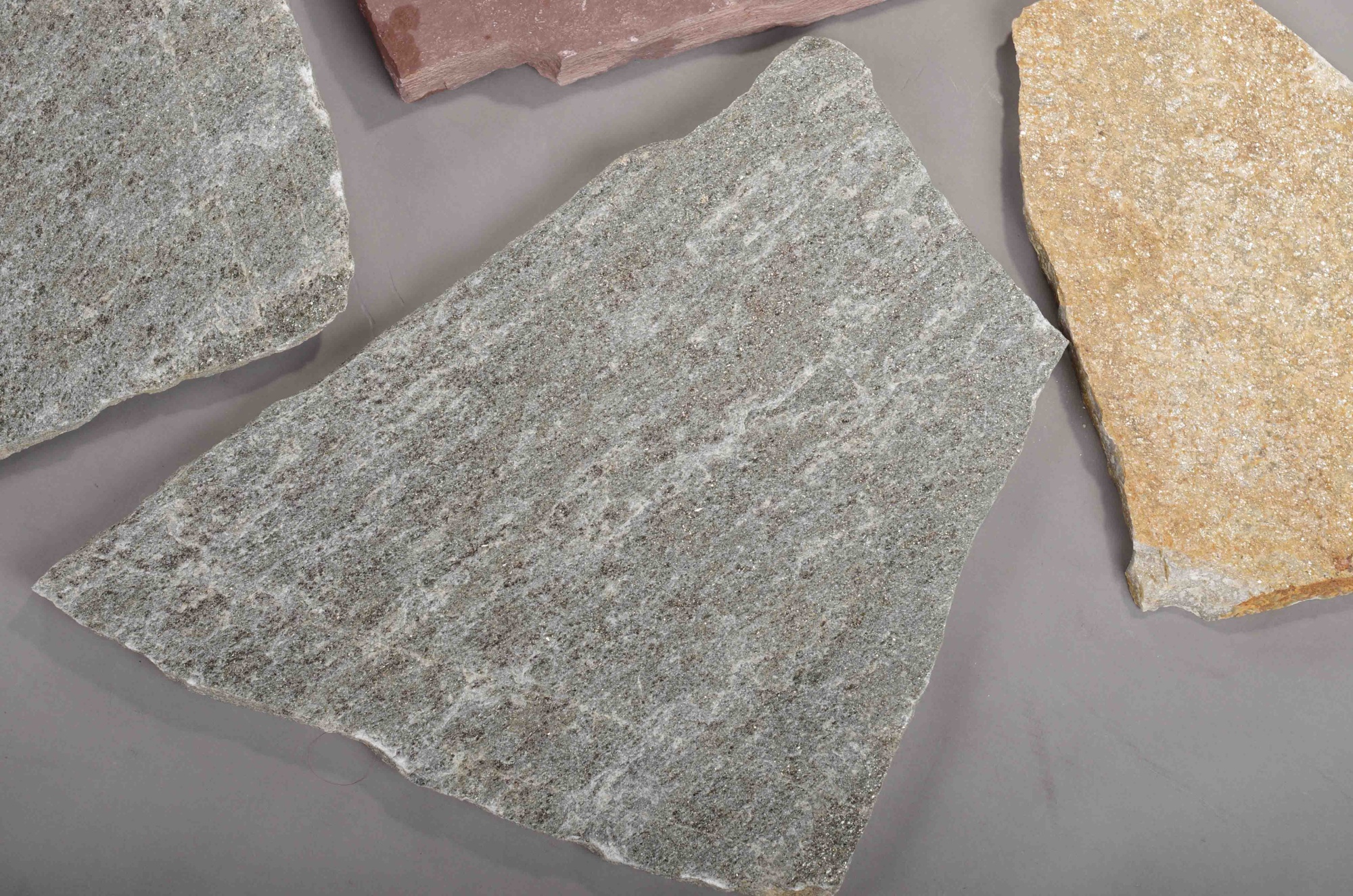 Плитняк златолит Уральский  для фасада купить в Арамиле