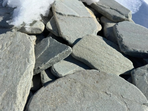 Плитняк златолит зелёный галтованный для цоколя купить в Арамиле