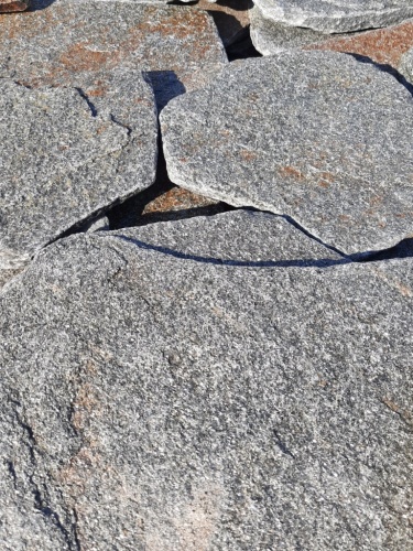 Златолит серебристый галтованный для лестниц купить в Арамиле