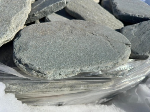 Плитняк златолит зелёный галтованный для мощения на бетон купить в Арамиле