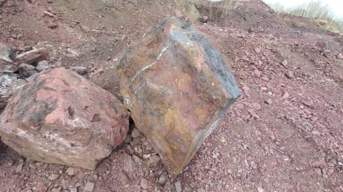 Яшма красная валуны и глыбы для ландшафтного дизайна